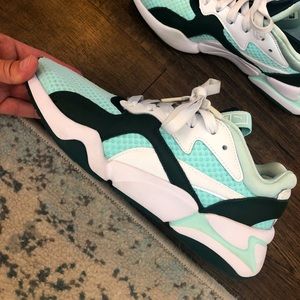 Puma women’s 8 sneaker